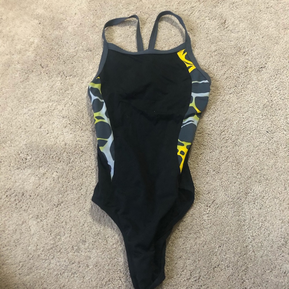 Arena size 28/26 thin strap swimsuit